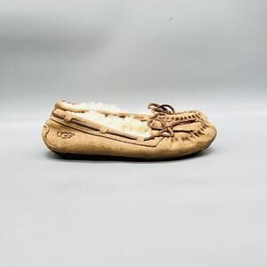 UGG Slippers Womens 5 Beige Suede Shearling Lined Moccasin Slip On Cozy